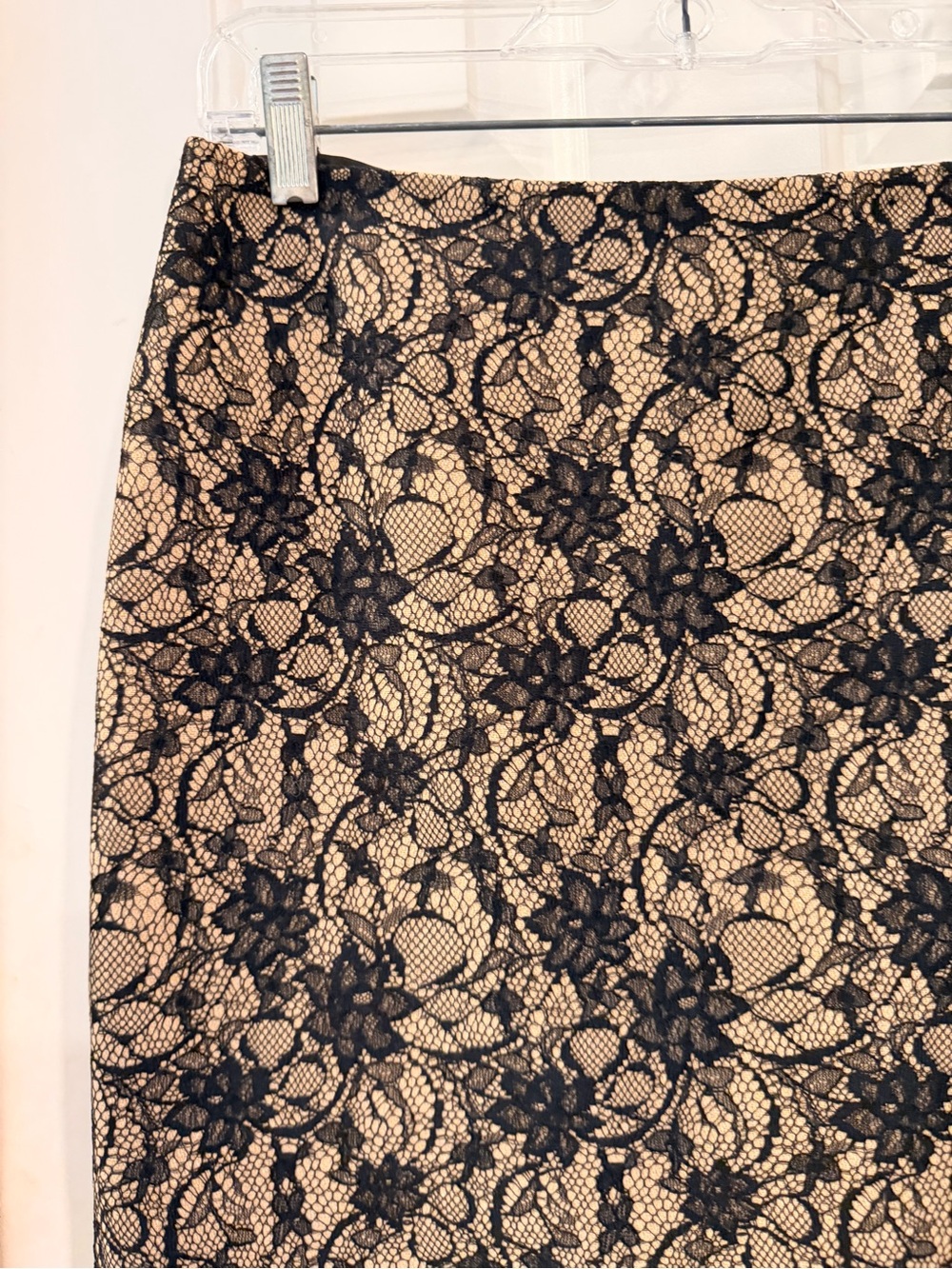 Talbots Black Lace Overlay Pencil Skirt - Nude Base, Fully Lined, Back Zip, Sz 4 - Picture 2 of 16